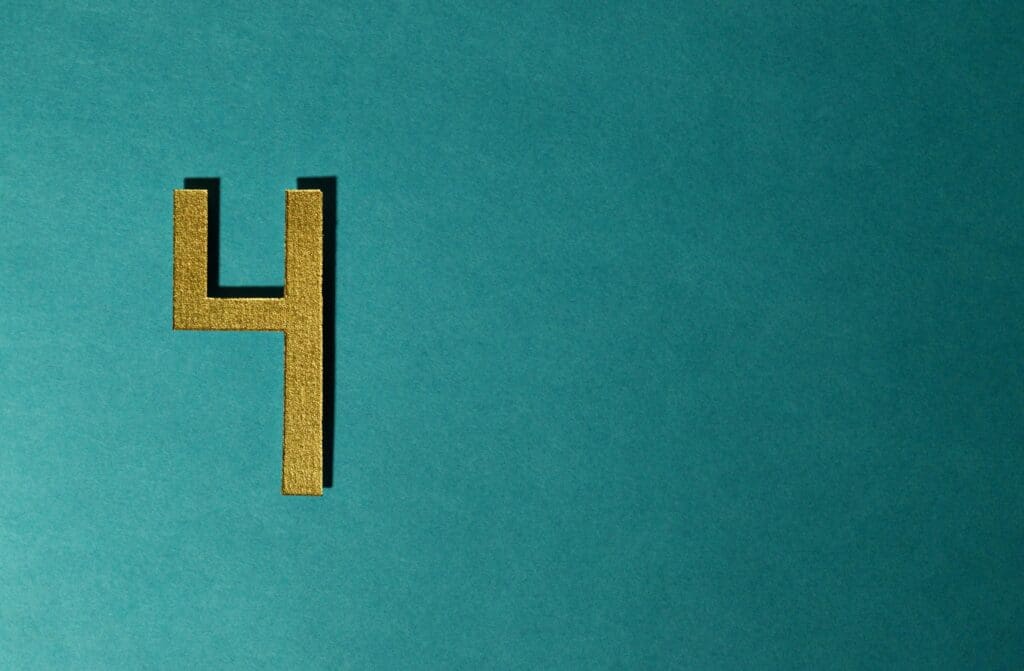 Gold number 4 on teal background representing 4 out of 5 rating for wellness retreat experience